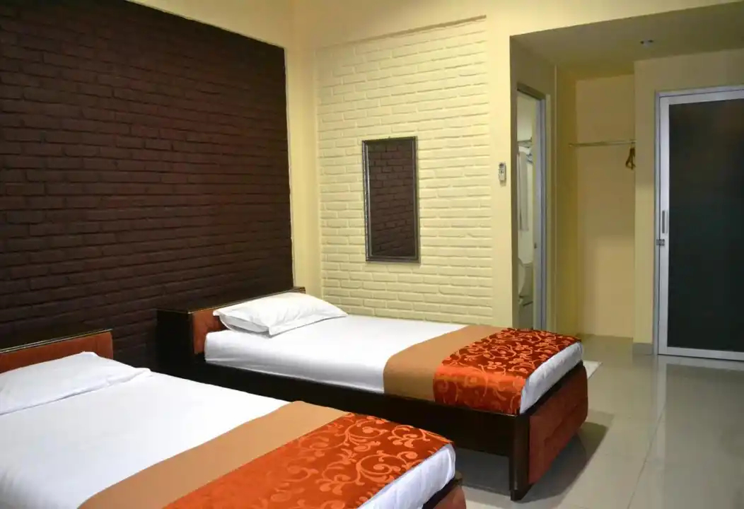 Bedroom 1, Rorompok Homan, Subang