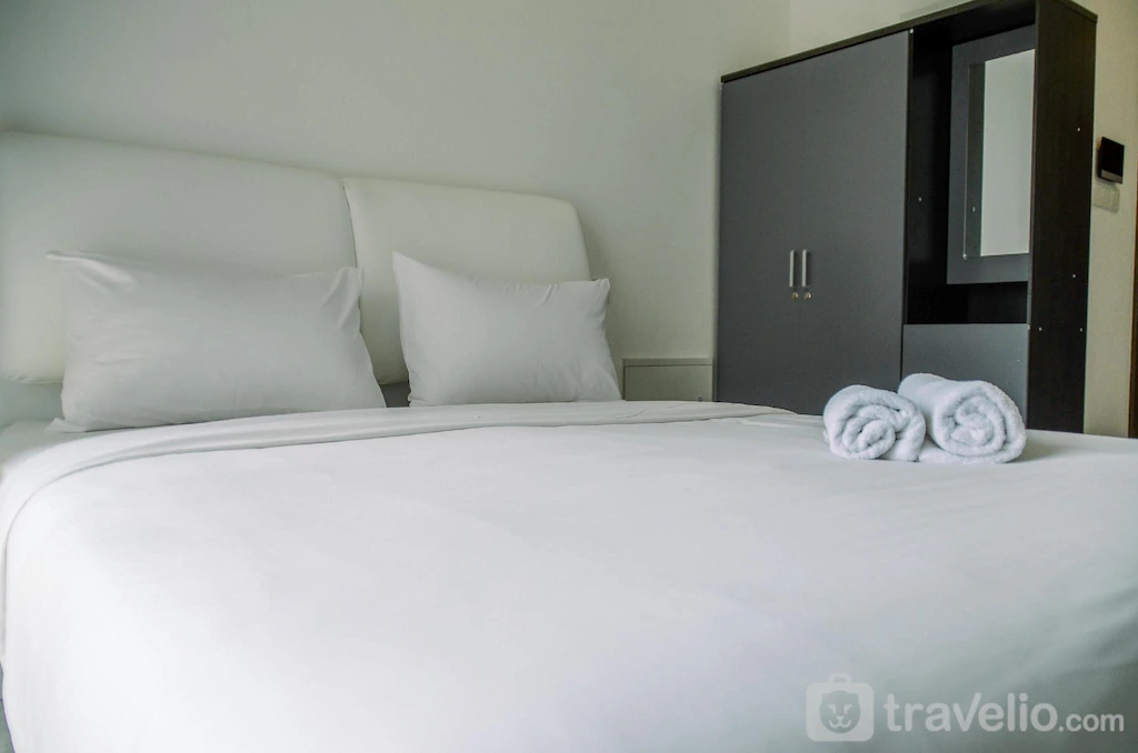 Bedroom 2, Comfortable Studio @ Sky House BSD Apt By Travelio, Tangerang Selatan