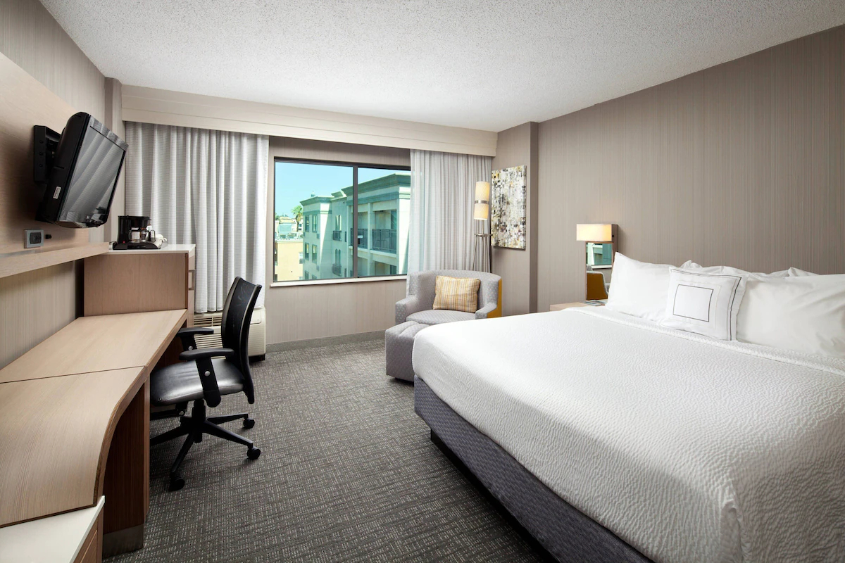 Bedroom 3, Courtyard by Marriott Pasadena/Old Town, Los Angeles