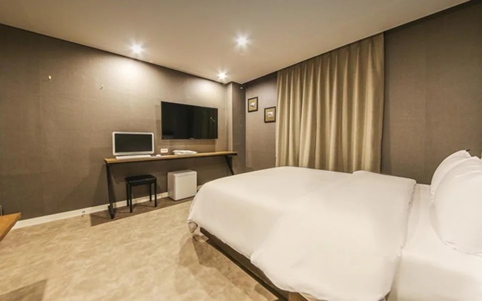 Bedroom 2, Icheon Paradise Hotel, Icheon