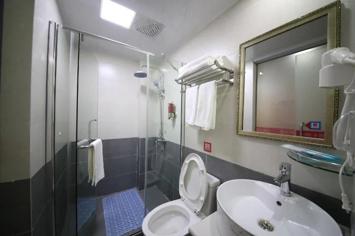 Bathroom, Pai Hotel Guiyang Fountain Metro Station, Guiyang