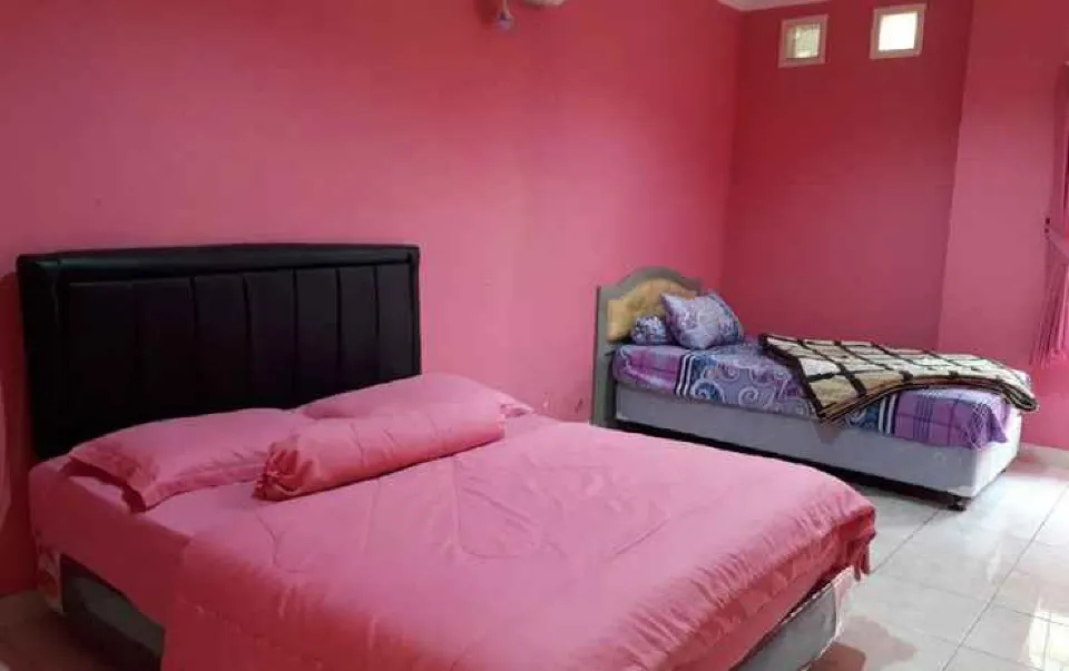 Bedroom 2, Zevannya Villa Queen Victorian Kota Bunga, Bogor
