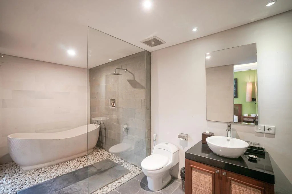 Bathroom 3, Lagoon Pool Access 5 mins ride to Jimbaran Beach, Badung