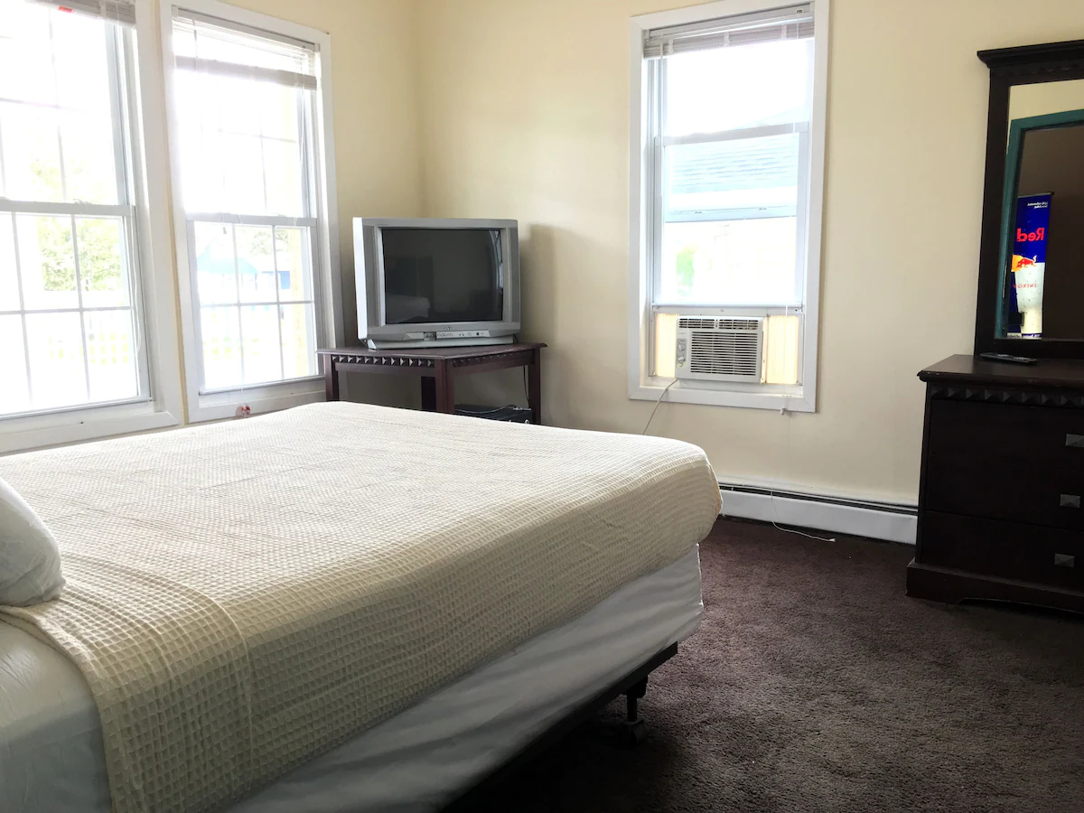 Bedroom 2, The Belmar Inn, Monmouth