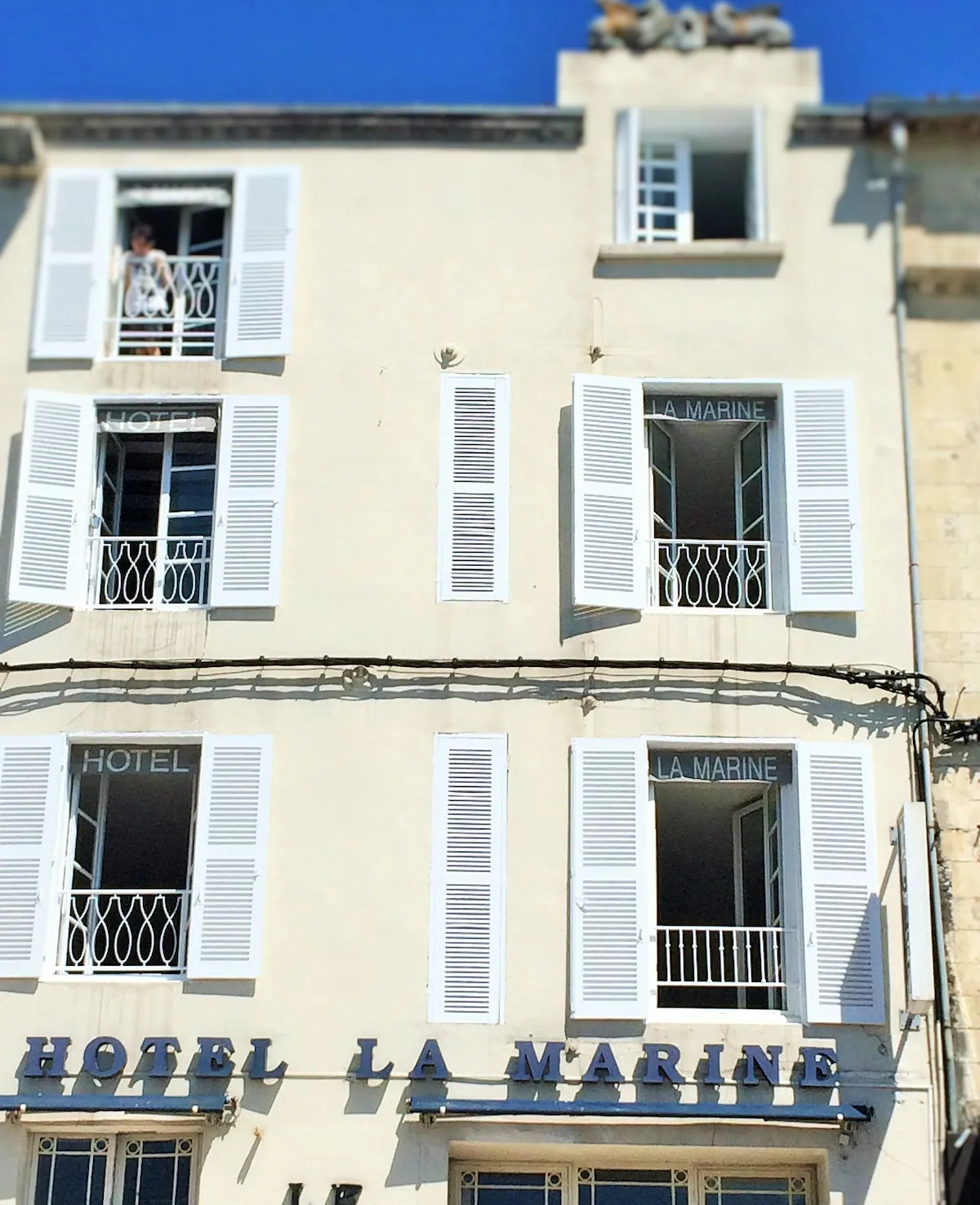 Exterior & Views