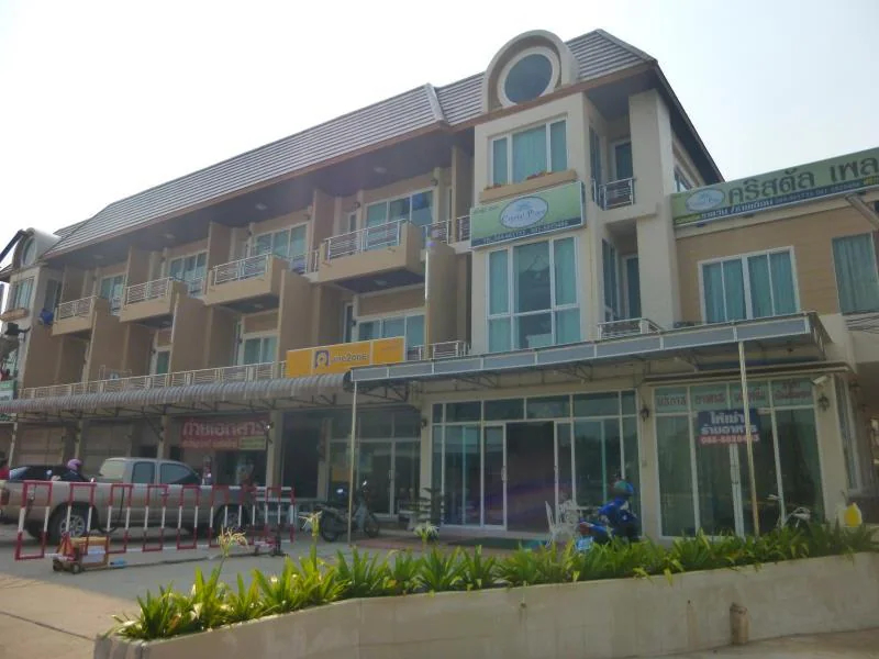 Crystal Place Buayai, Bua Yai