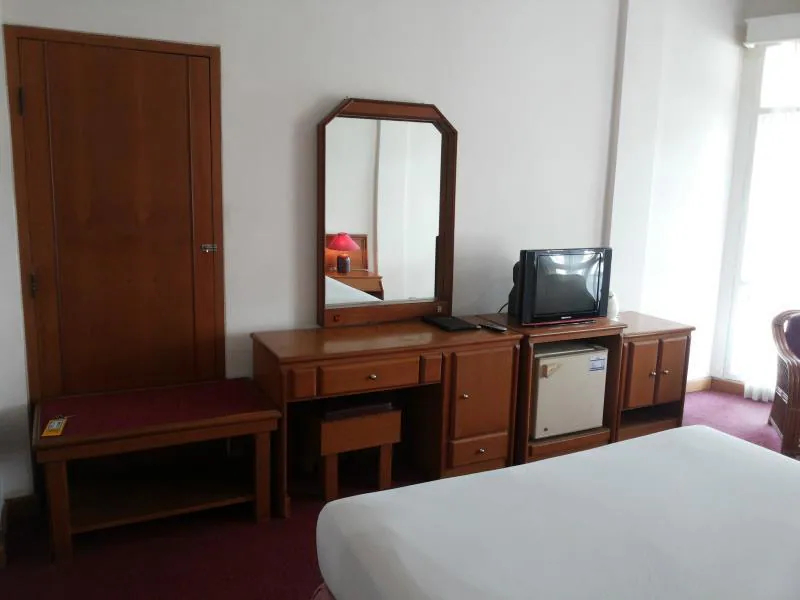 Bedroom 4, Crown Hotel Tasikmalaya, Tasikmalaya