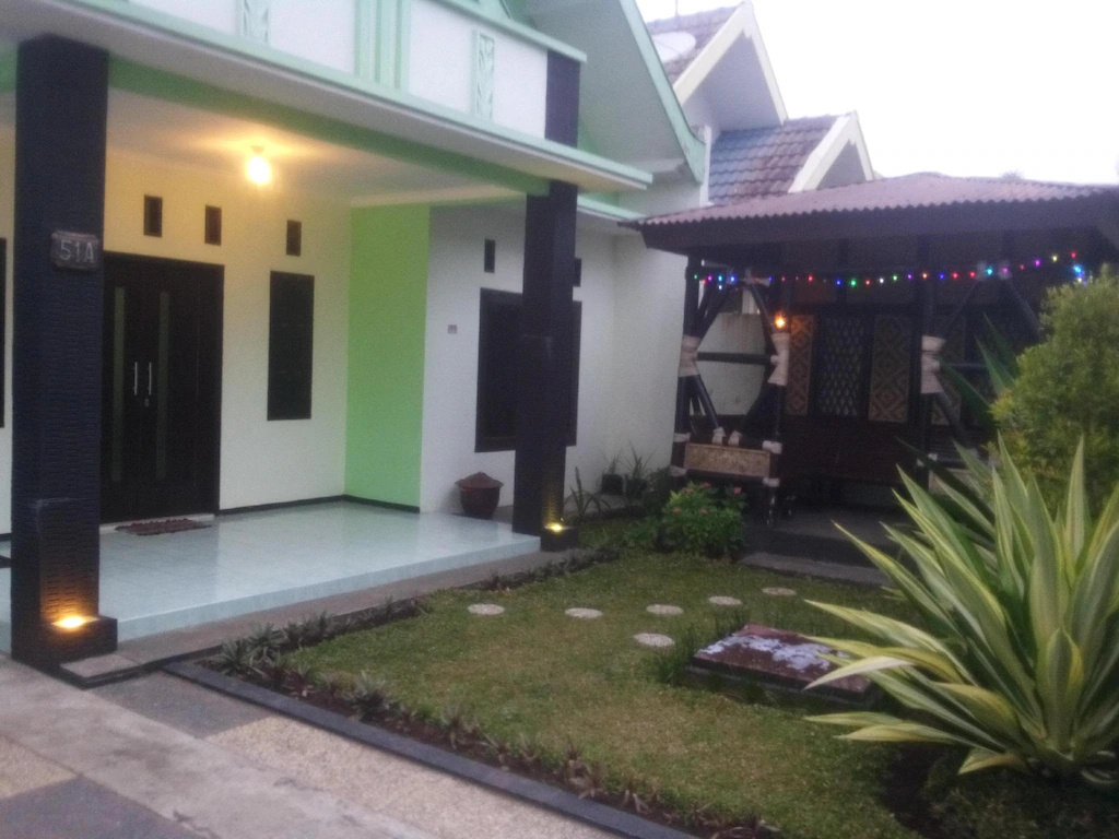 Villa Keluarga "Pondok Daun", Malang