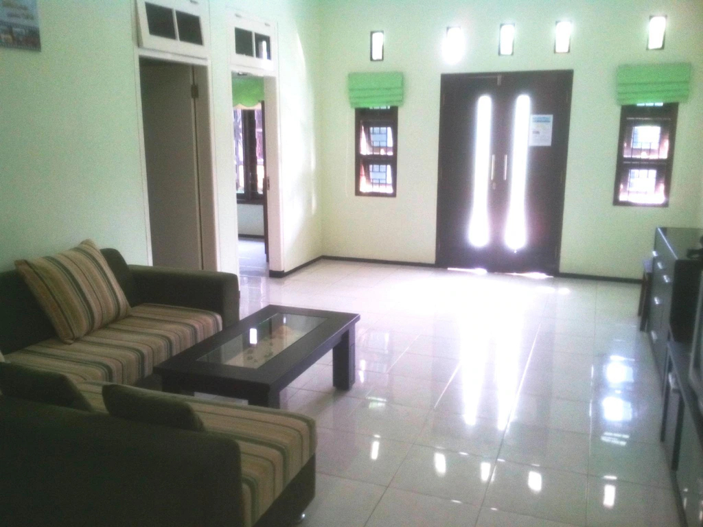 Others 4, Villa Keluarga "Pondok Daun", Malang