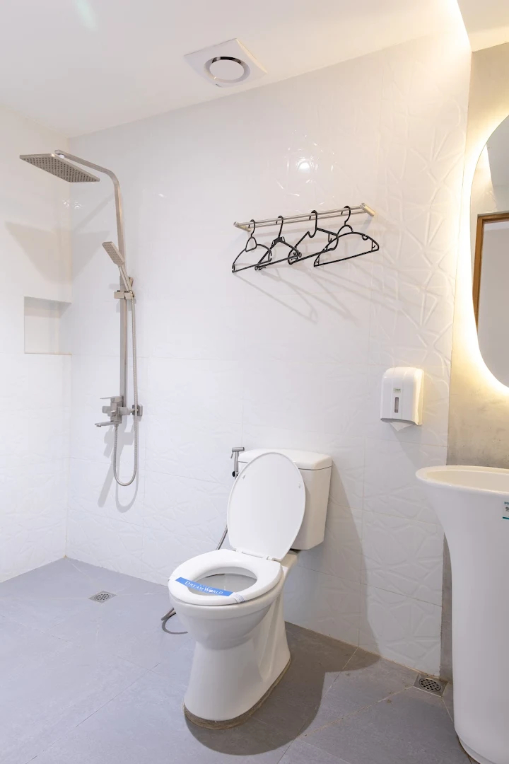 Bathroom, Vibrant Hotel, Quezon City