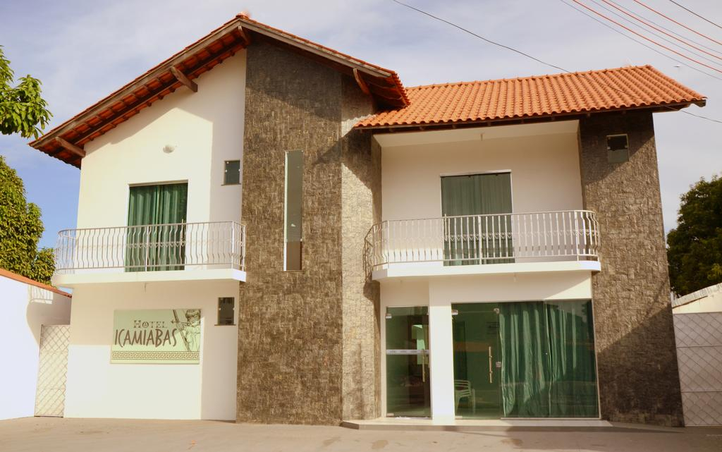 Exterior & Views