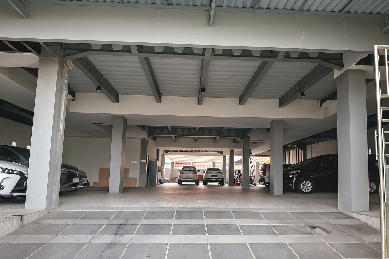 Parking lot, Nuasana Living Dukuh Kupang Barat, Surabaya