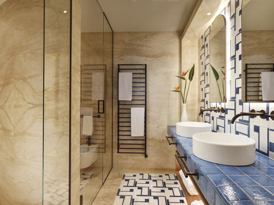 Bathroom 5, Hotel Carlton International, Napoli
