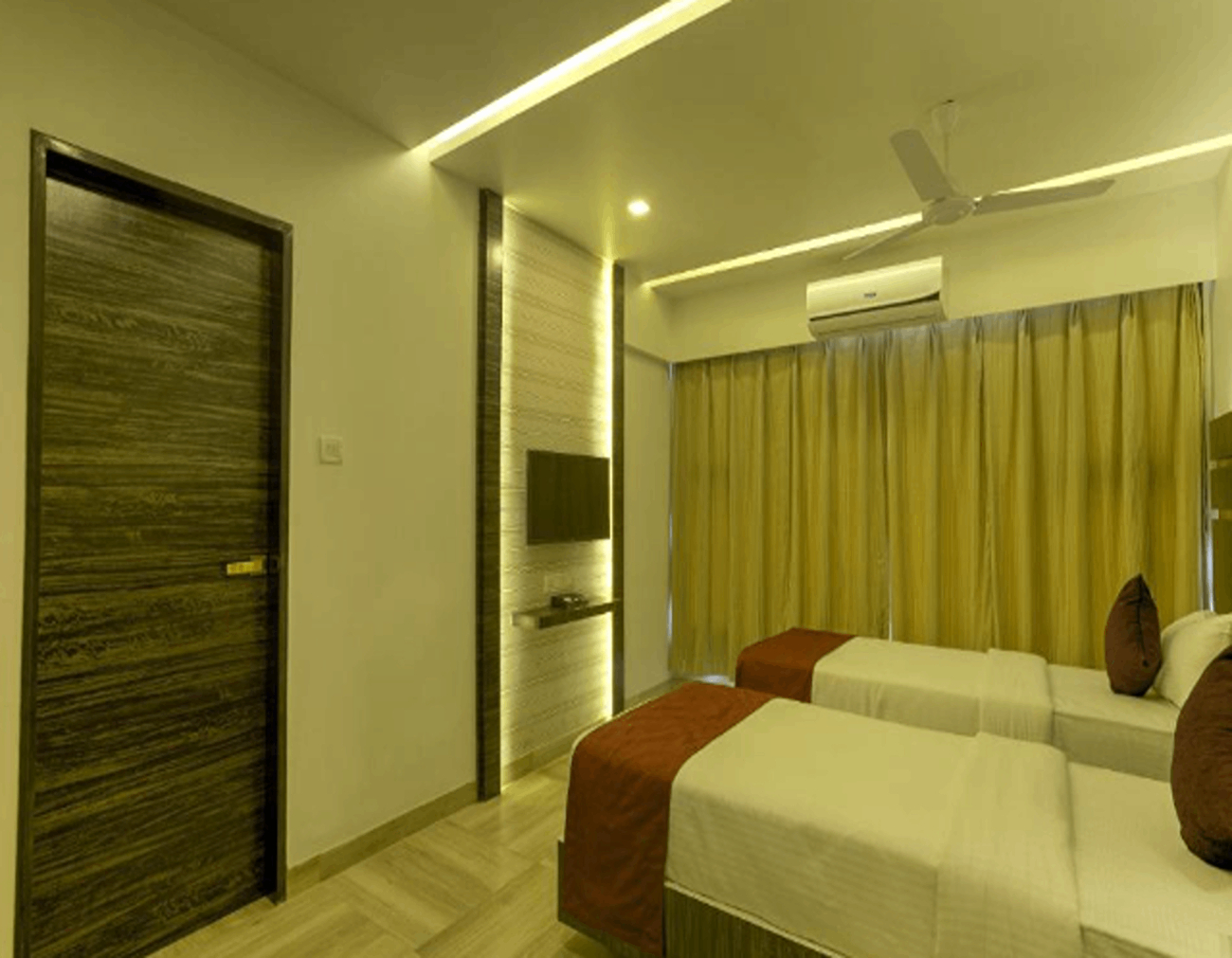Bedroom 2, Crown Inn, Raigarh