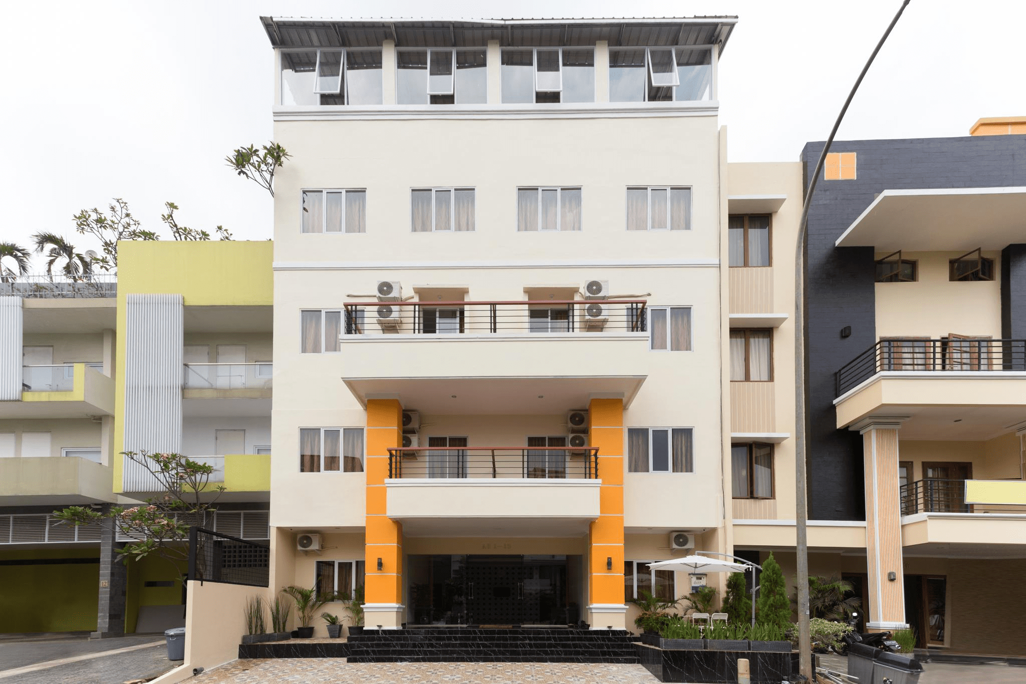 Exterior & Views 2, RedDoorz Plus @ Boulevard Residence BSD, Tangerang Selatan