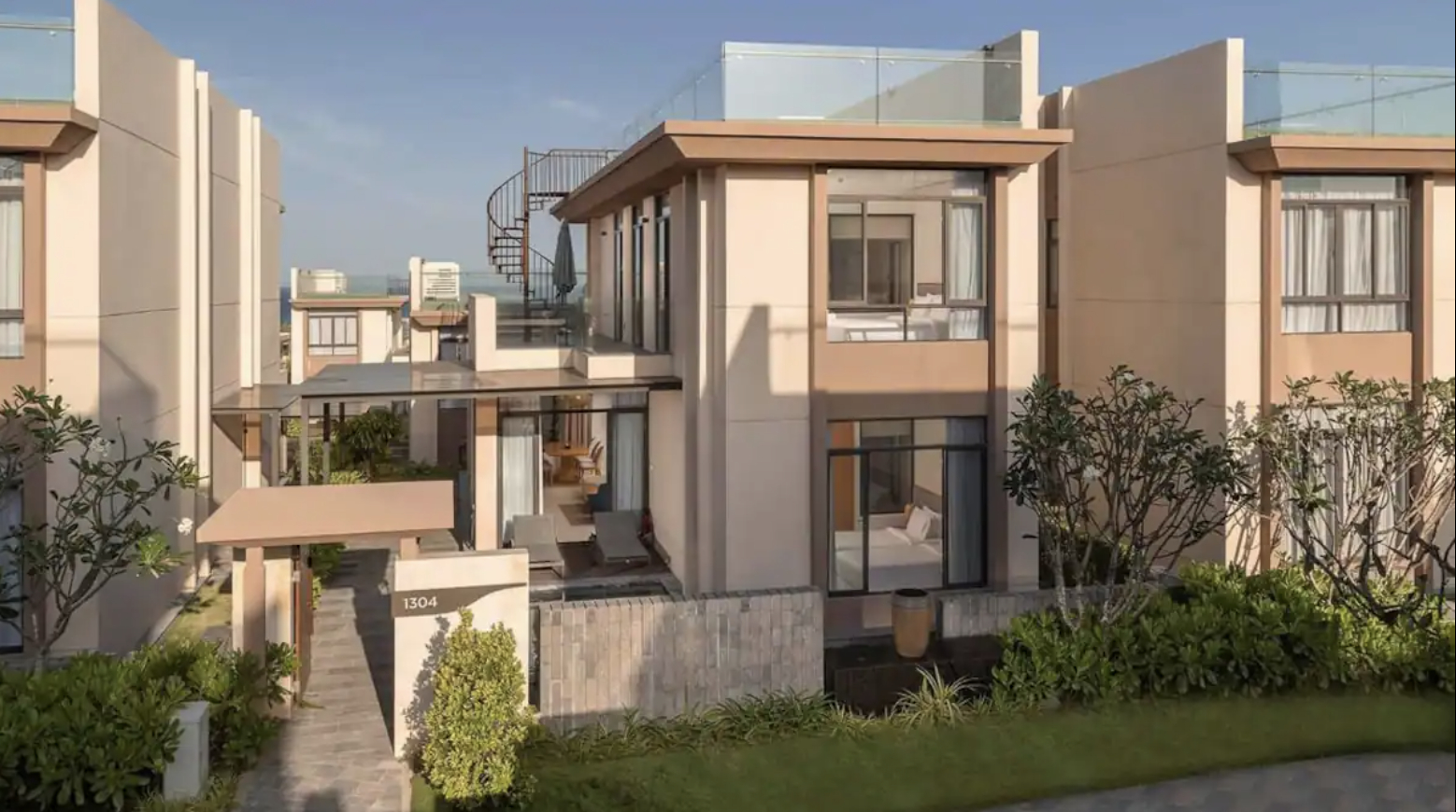 Exterior & Views