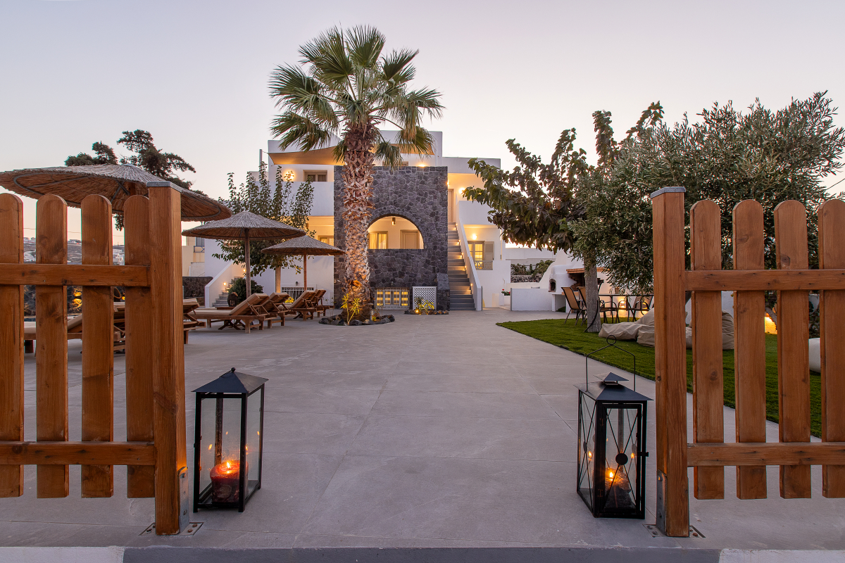 Exterior & Views