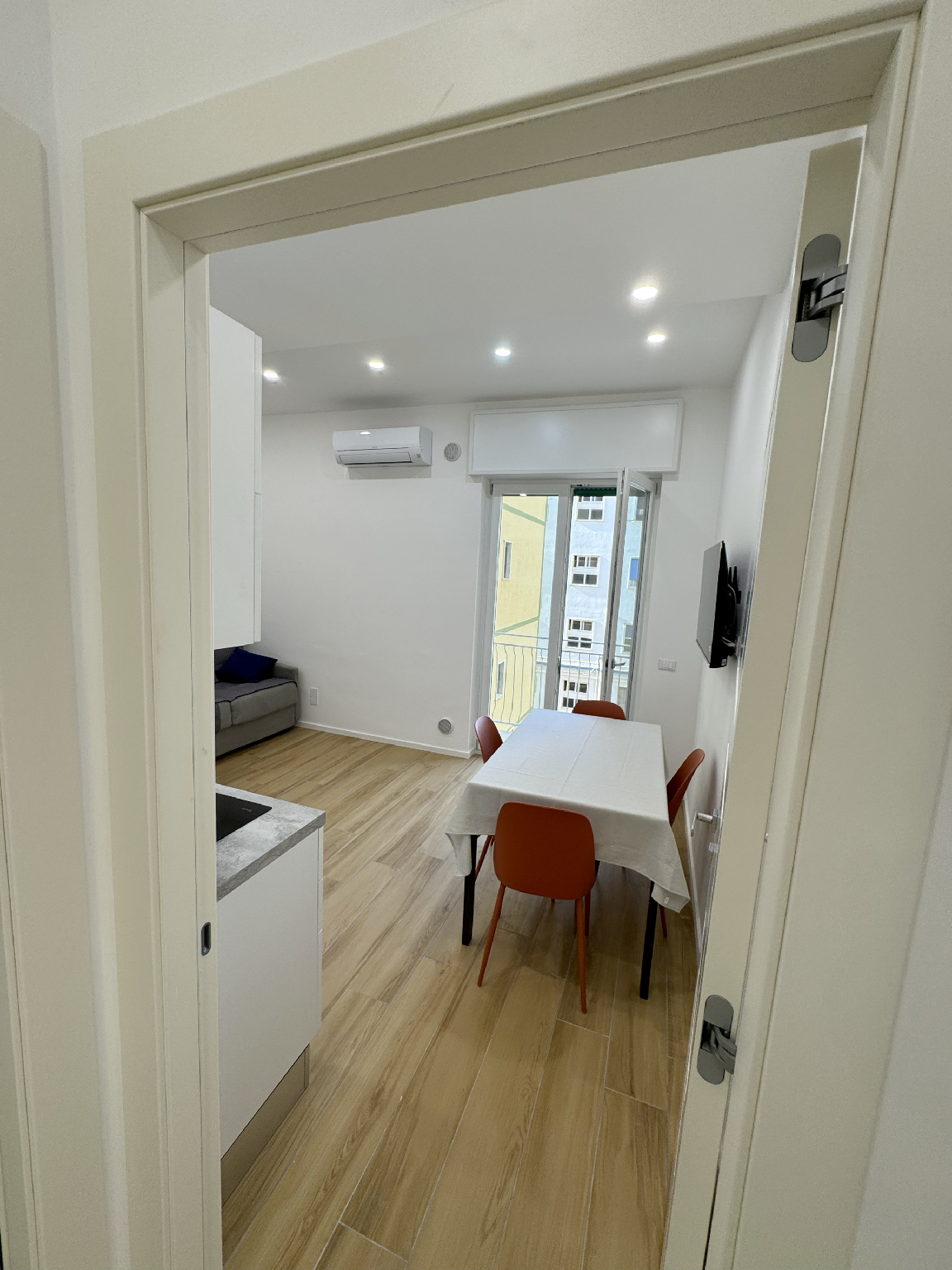Others 5, Casa Bellusci, Salerno