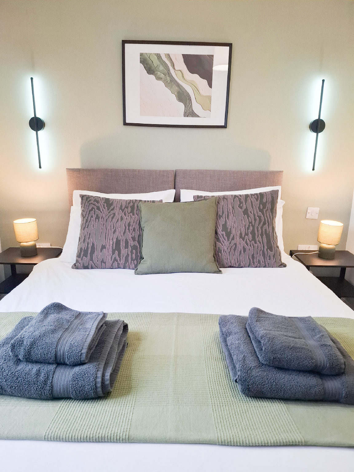 Bedroom 2, Modern Newly Refurbished 3-Bedroom House, Lincolnshire
