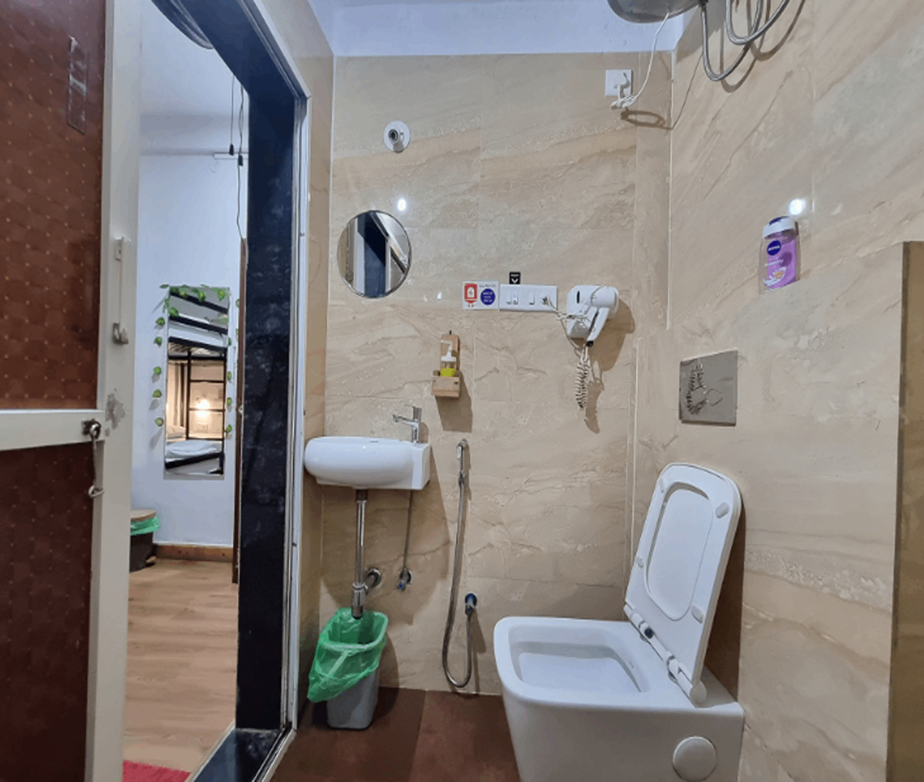 Bathroom 2, HOSHTEL99 - STAY, COWORK & CAFE, Pune