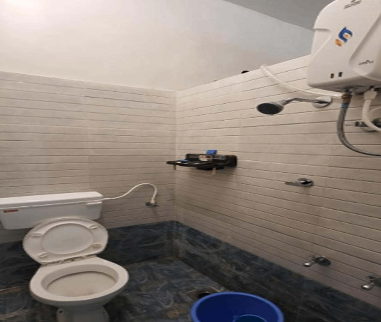 Bathroom, Backpackers hostel, Pune
