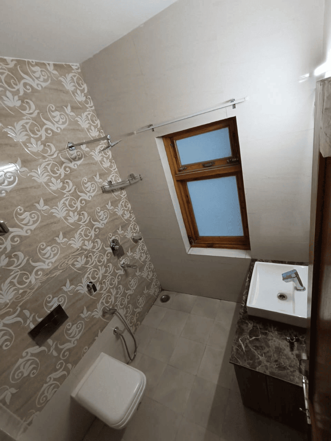 Bathroom 3, Mountain Palace Inn, Leh