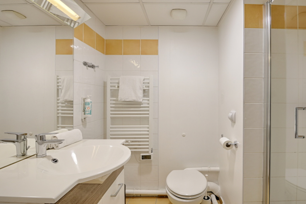 Bathroom 5, Appart'hôtel Vacancéole Paris Quai de Marne, Val-de-Marne
