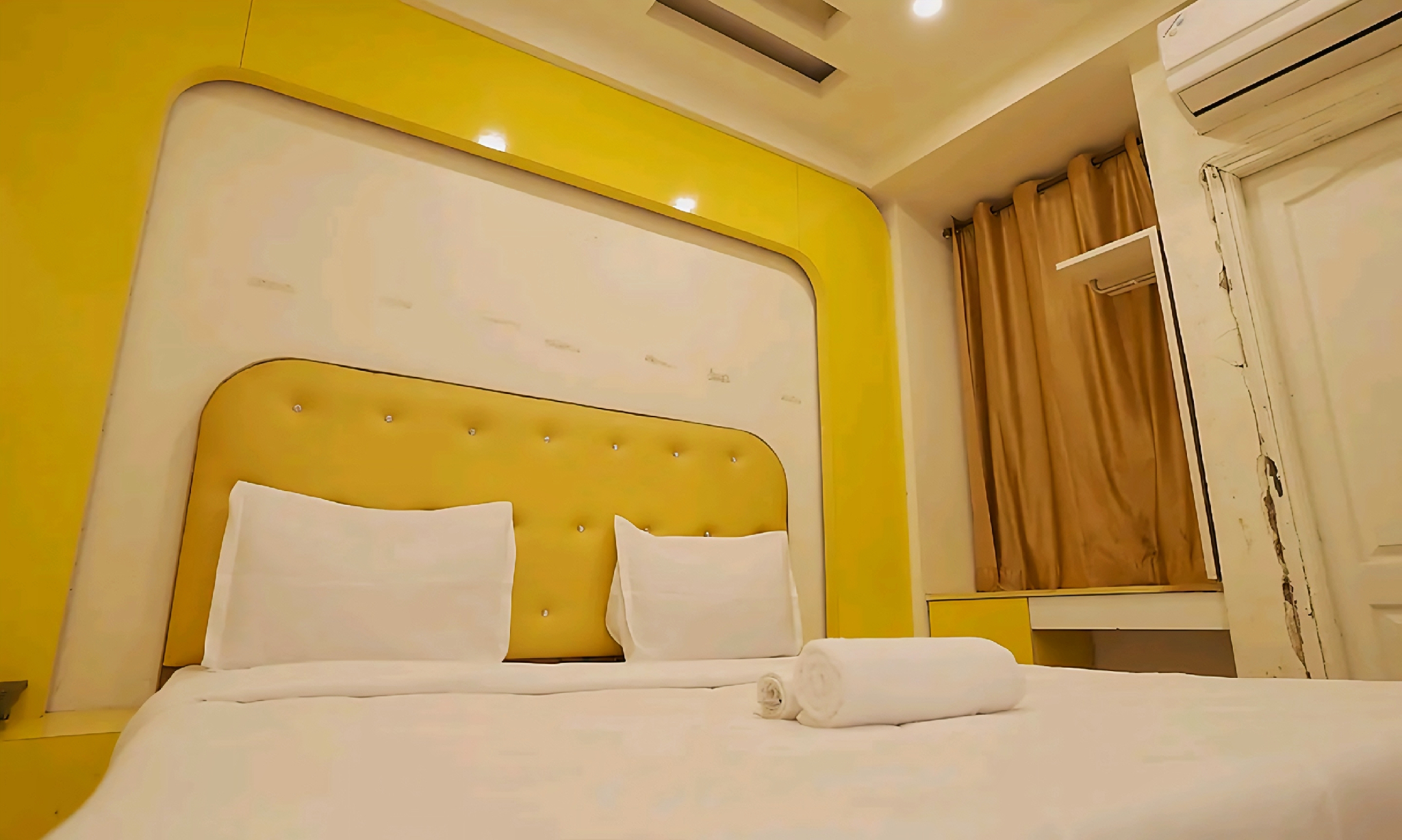 Bedroom 3, Hotel Leo Continental, Delhi