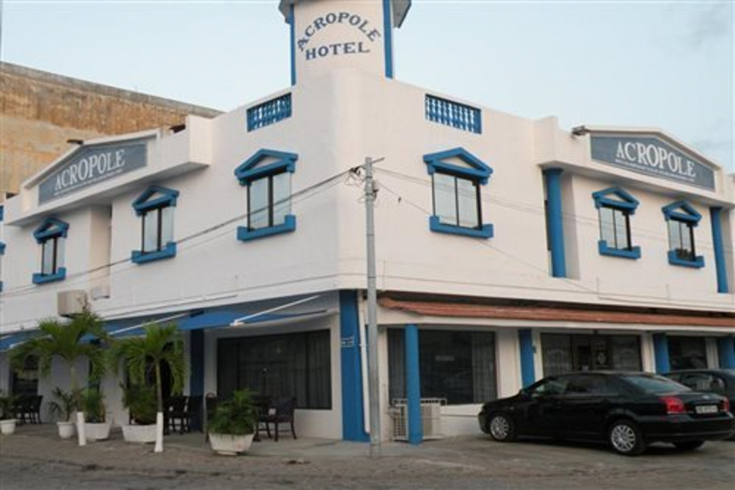 Exterior & Views