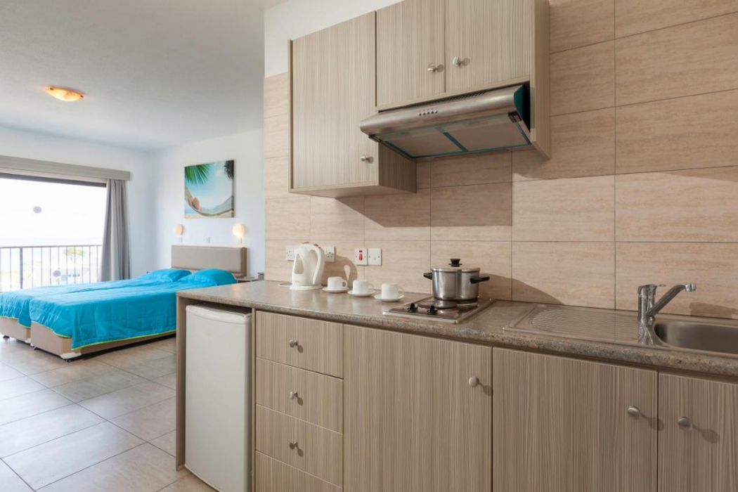 2, PENELOPE BEACH HOTEL APTS