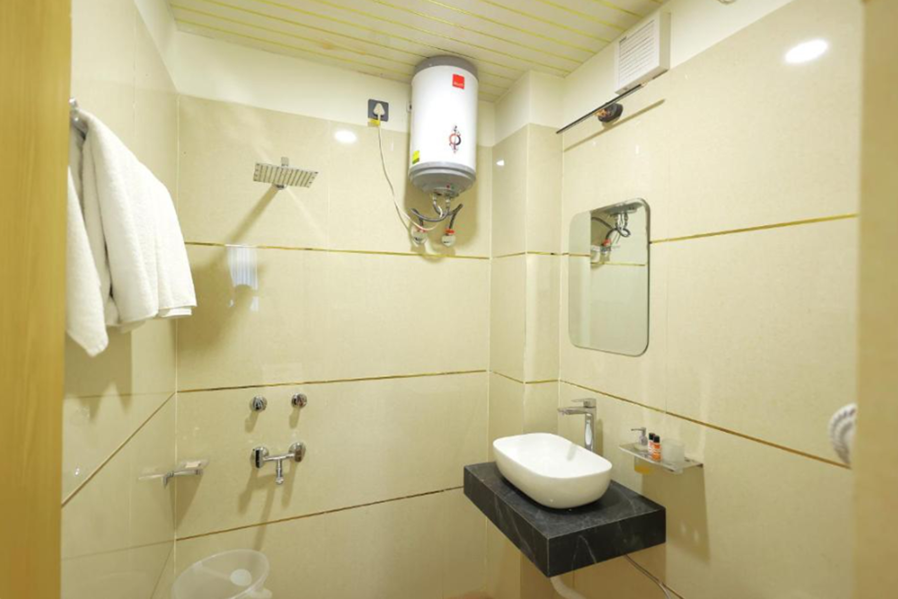 Bathroom 4, Shree Radha Heritage House, Dehradun