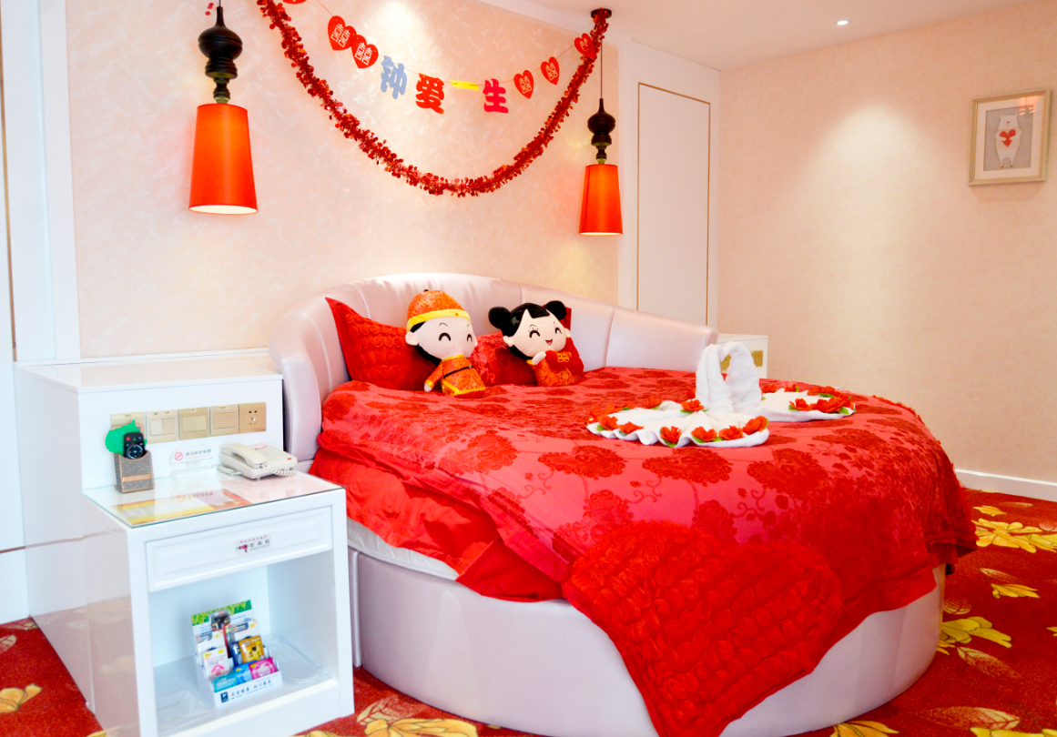 Bedroom 2, New Century Hotel, Pingliang