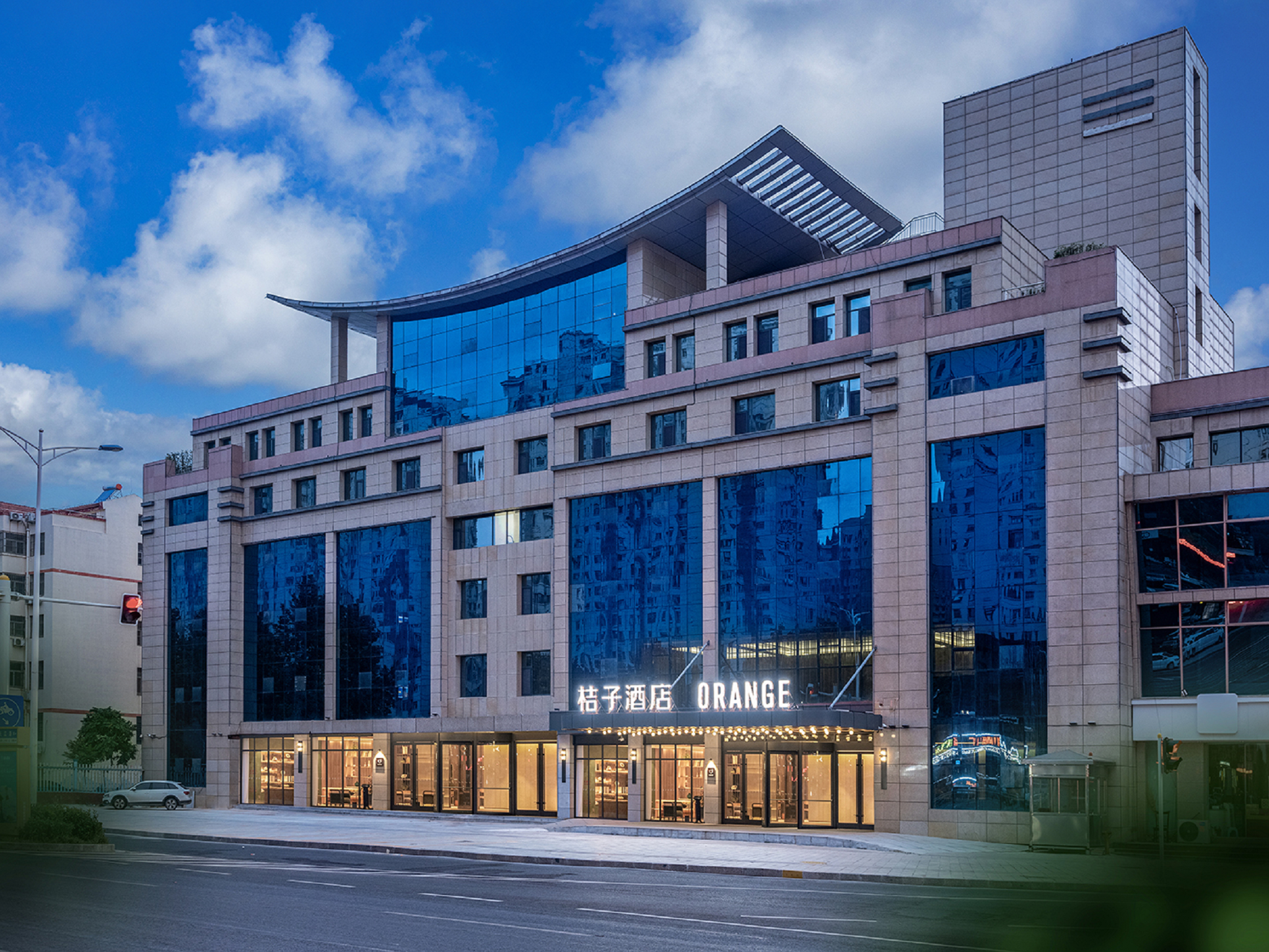 Exterior & Views