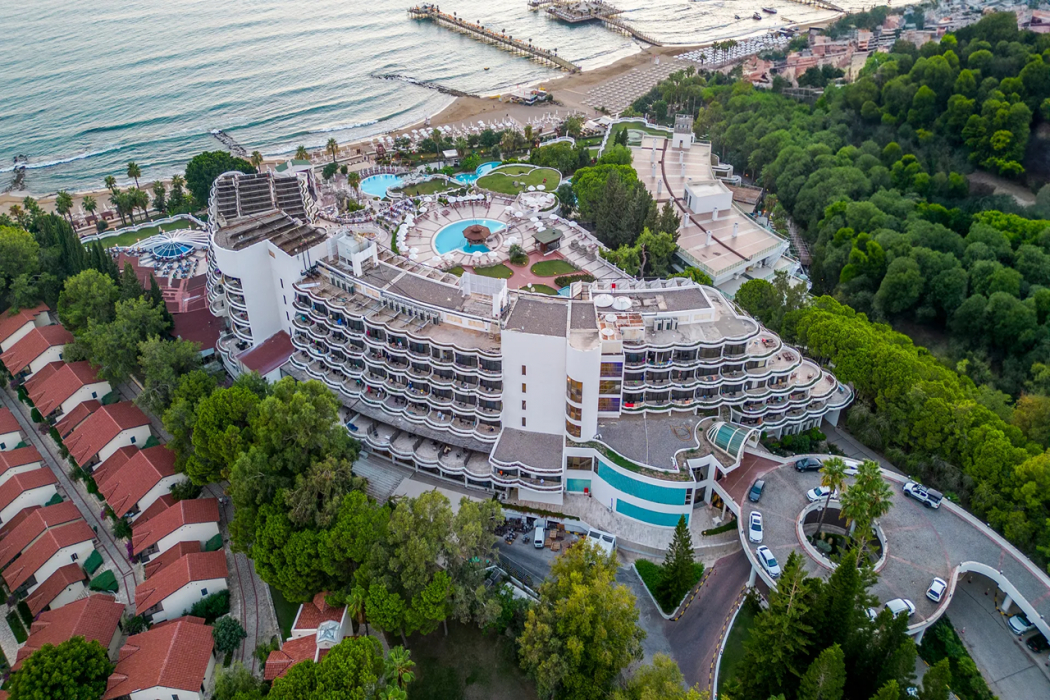 Exterior & Views