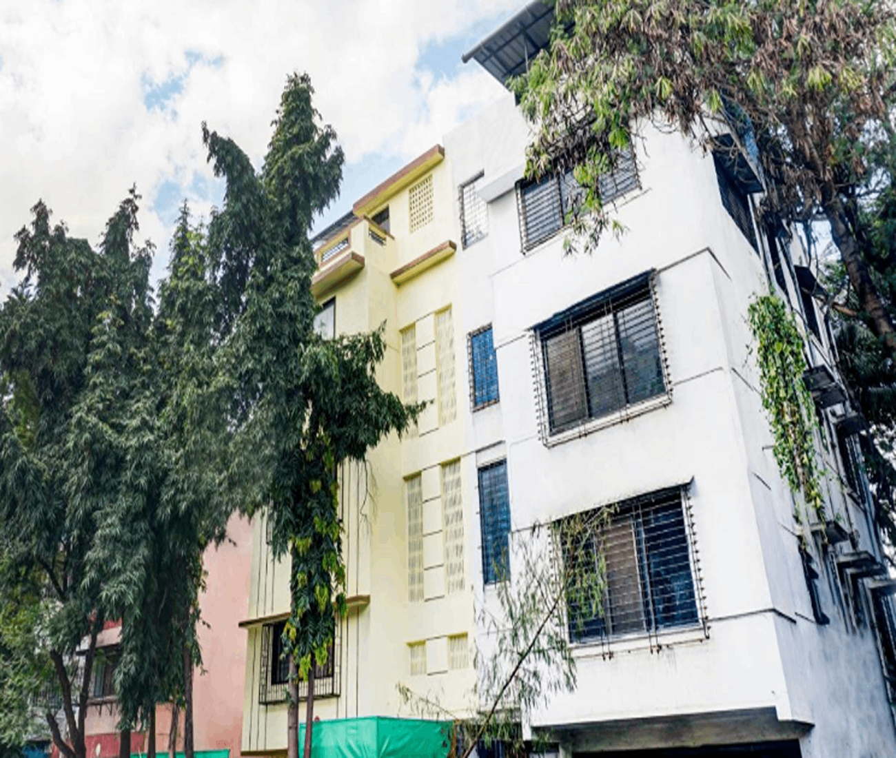 Exterior & Views