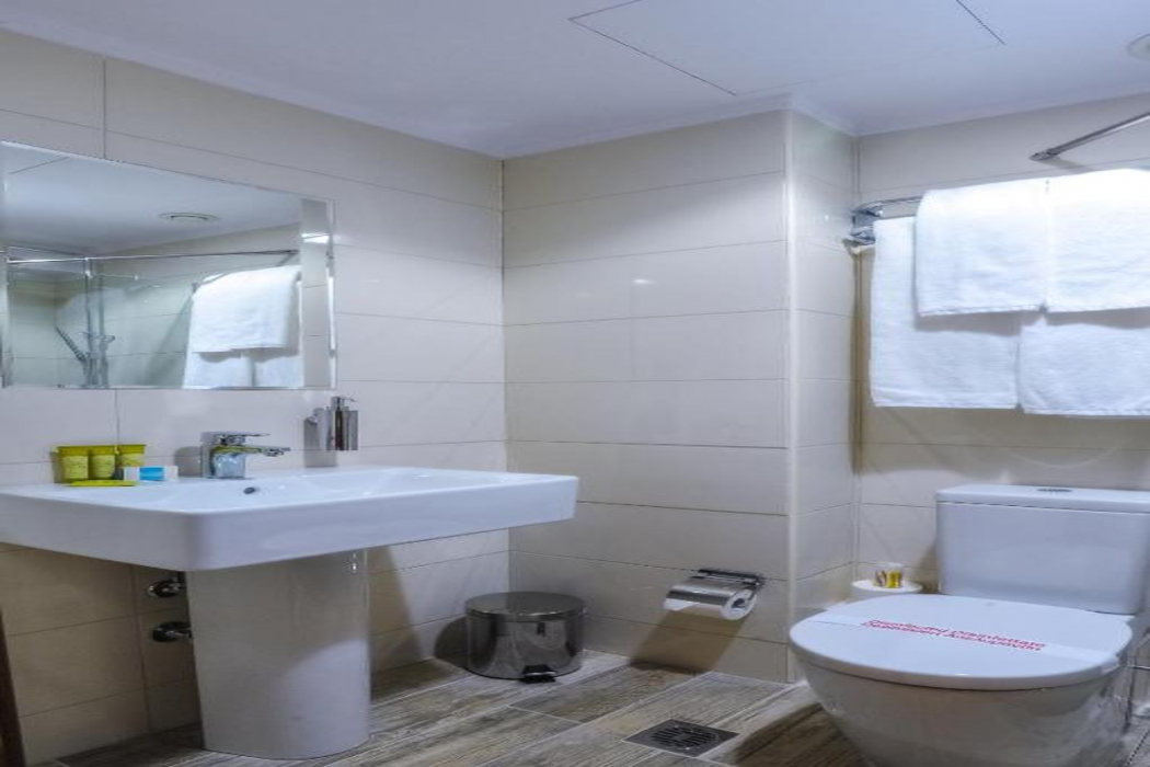 Bathroom 5, Mitsis Alexander the Great, Central Macedonia