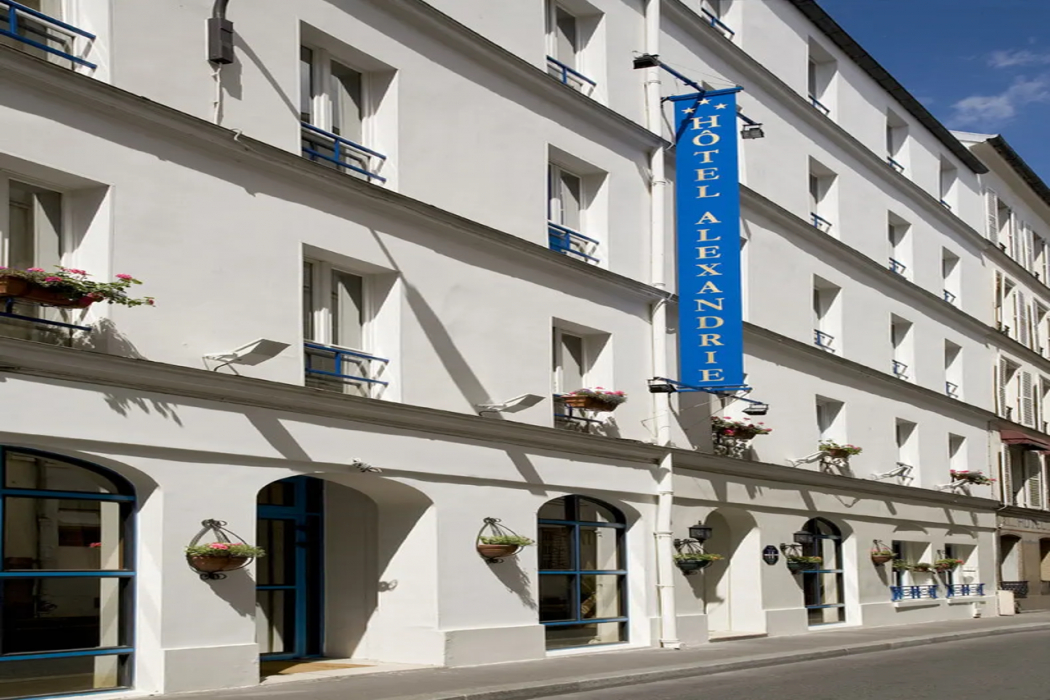 Exterior & Views