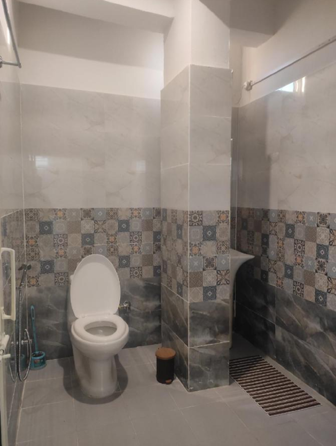 Bathroom 3, Hill Veu Home Bir Billing, Kangra