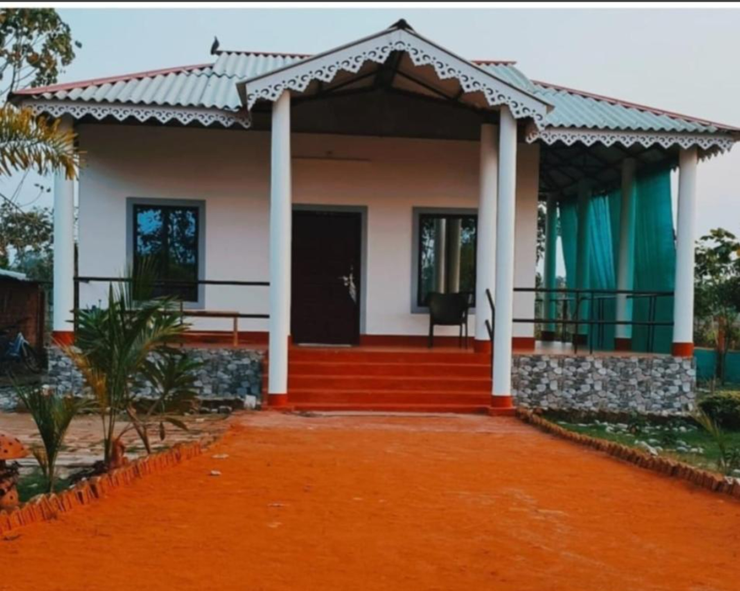 Exterior & Views