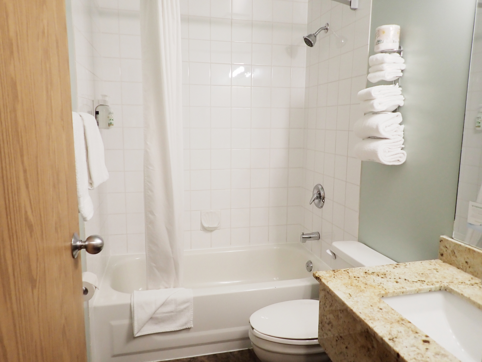 Bathroom 5, Days Inn by Wyndham Taber, Division No. 2