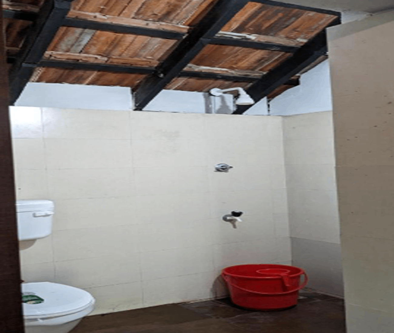 Bathroom 5, Crossroads Hostel 1957, Wayanad