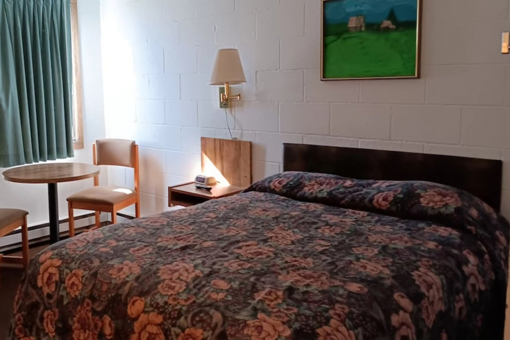 Bedroom 2, Scotwood Motel Washburn ND, McLean