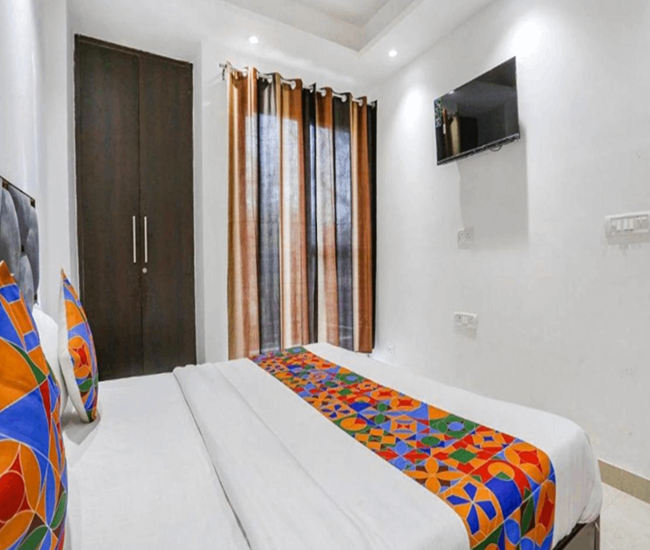Bedroom 2, Hotel Aiims, Delhi