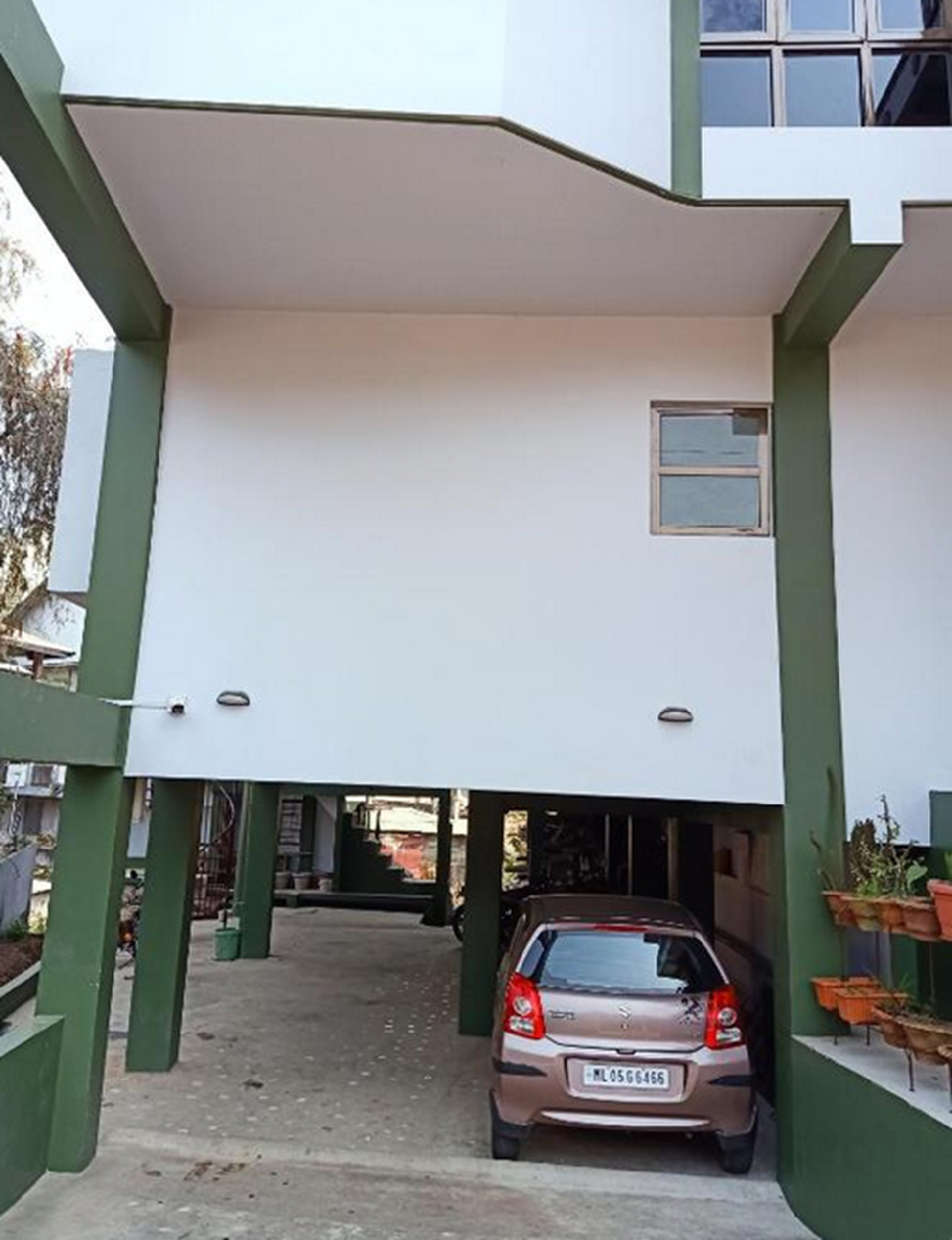 Exterior & Views