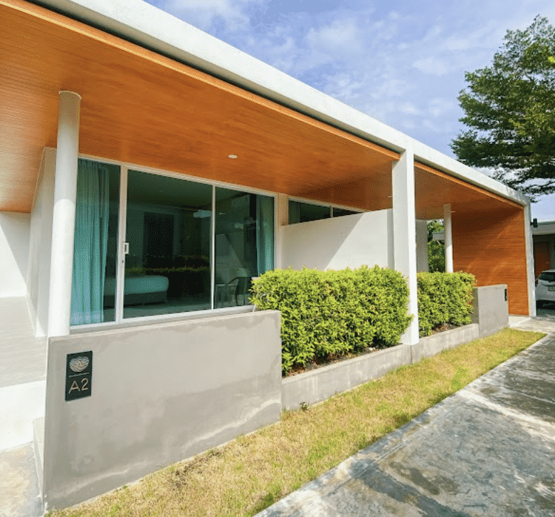 Exterior & Views