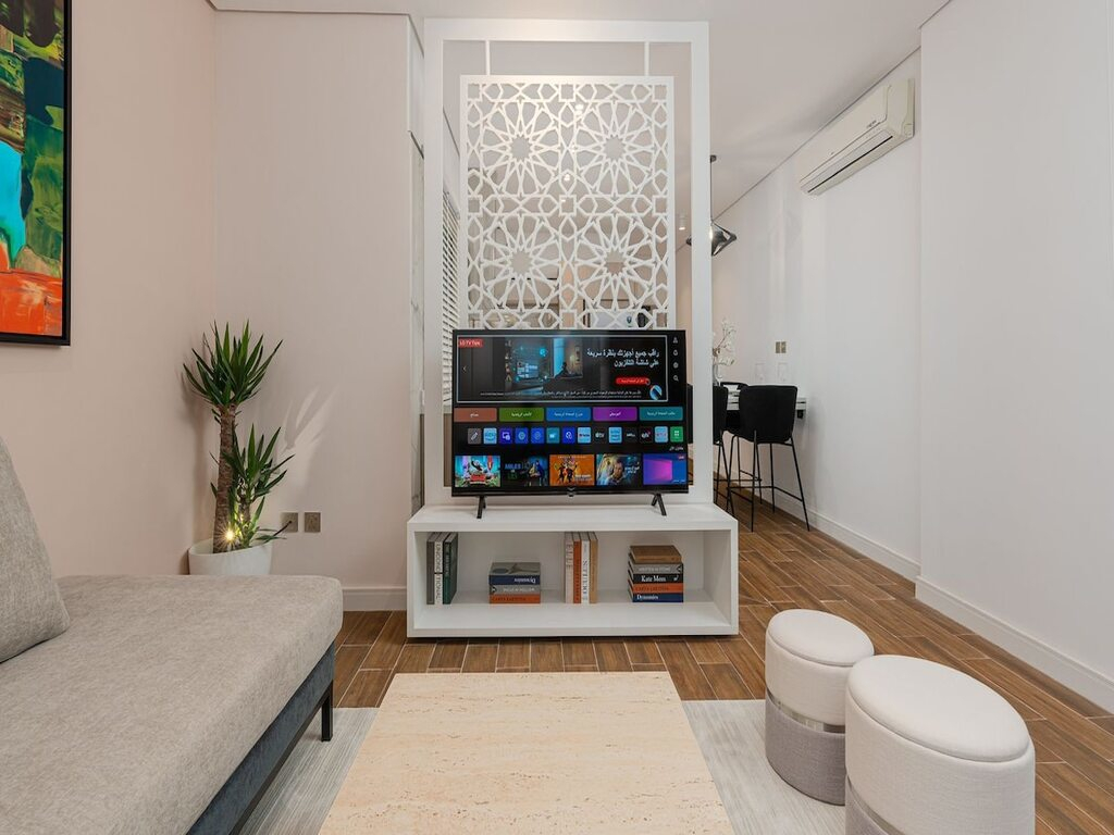 5, Luxurious 1-bedroom Apartment in Almughrizat, Riyadh