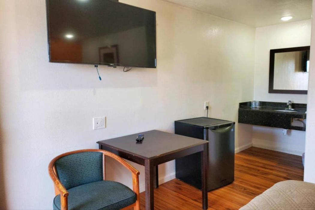 Others 3, Premier Inn & Suites, Alameda