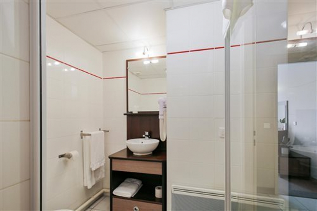 Bathroom 5, APPART'City Confort Agen Centre, Lot-et-Garonne