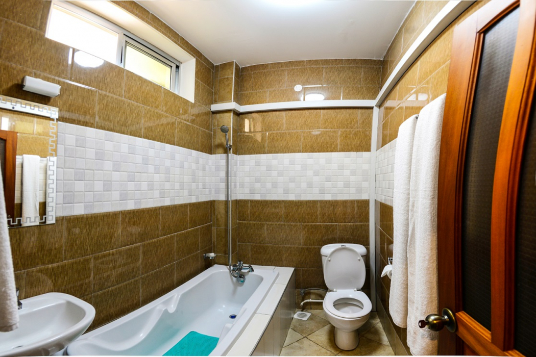 Bathroom 4, Maple Leaf Hotel Masaka, Masaka