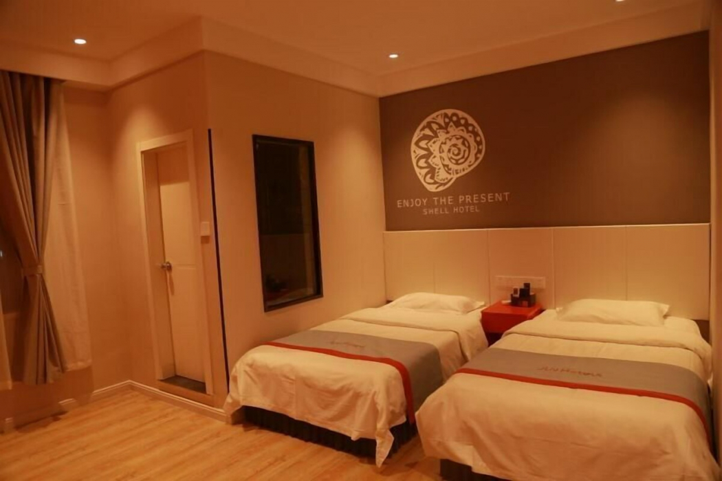 Bedroom 5, Shell Hotel Hebi Qi County Qihe Road, Hebi